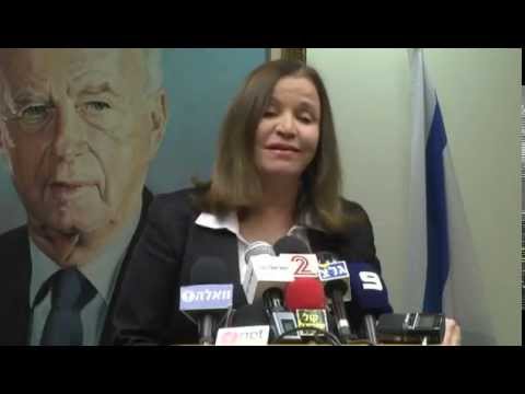 שלי יחימוביץ' במסיבת עיתונאים שולפת ללפיד את הפצצה שלי יחימוביץ' במסיבת עיתונאים שולפת ללפיד את הפצצה