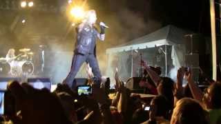 Watch Vince Neil Live Wire video