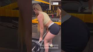 Melody Mostrando Bunda