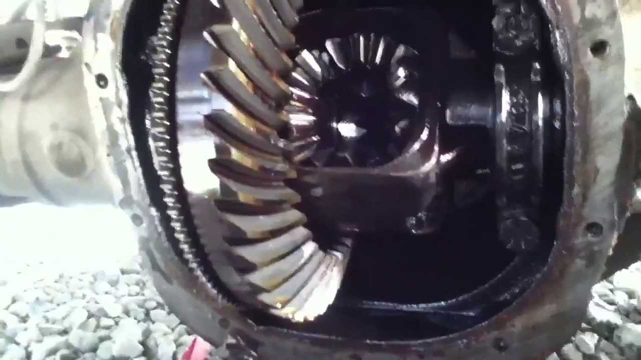 Ford F150 rear axle and differential, inside - YouTube