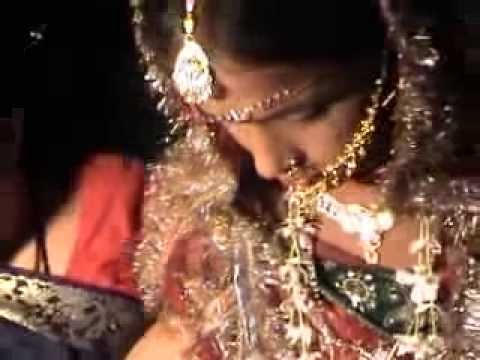 aaya re khilone wala khel khilone leke aaya