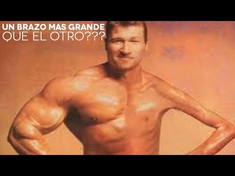 hombre con un solo brazo musculoso