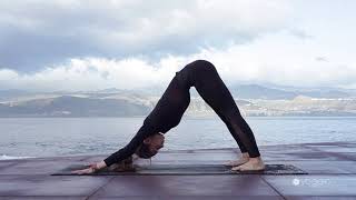 Surya Namaskar junto al mar