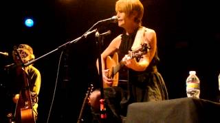 Watch Shawn Colvin Anne Of The Thousand Days video