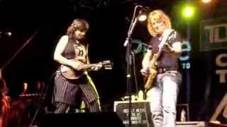 Watch Indigo Girls Ozilline video