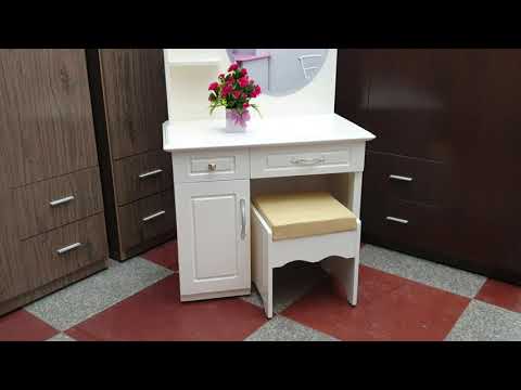 Bàn trang điểm nhựa đặc HQ. Lh 0912348820