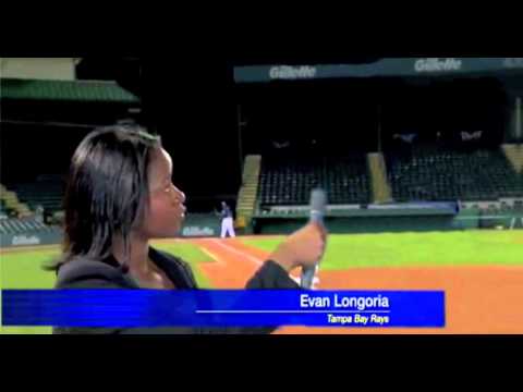 Evan Longoria catches a ball with his face