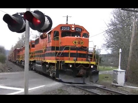 (HD) PW 2313 freight train crossing at Roberts, Oregon