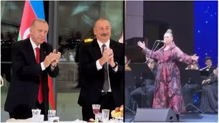 Azerin'in 'Çırpınırdı Karadeniz' şarkısını Erdoğan ayakta alkışladı