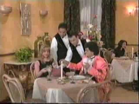 Derbez en cuando - Un naco en el restaurant