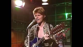 Watch David Bowie Queen Bitch video