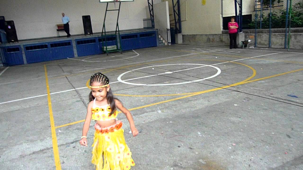 DESFILE TRAJE TÍPICO RECICLABLE - YouTube DESFILE TRAJE TÍPICO RECICLABLE - YouTube