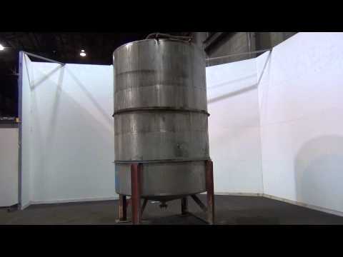 Used-3000 gallon Stainless Steel mix tank, with an agitator stock # 44375016
