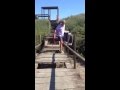 Er Canaro Scende al Mare per le Scale Rotte…20 metri dopo sono riparate!