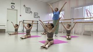 Урок «Балетная гимнастика». Детский Театр Танца «Синичка», 7-8 лет. Первый год обучения.