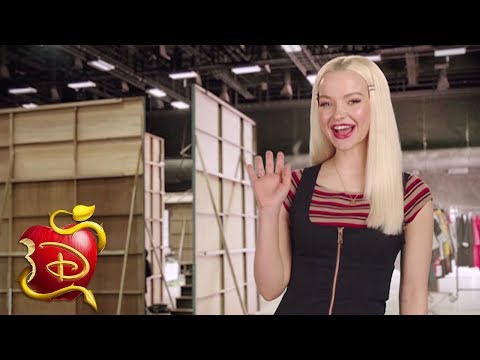 Fan Fest Message from Dove Cameron! | Descendants 3