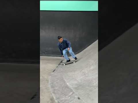 Jonny Hernandez fakie hardflip bank at diamond park
