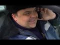 Харьковская гаишная крыса убегая тычет фак!!