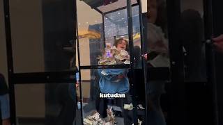 Kadın Kutuya Fakir Girdi Zengin Çıktı