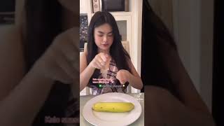 Cara Makan Pisang Biar Ga Awkard
