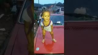 A Any Dançando Funk Pela Primeira Vez