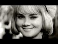 Fast Romantics "Friends" (Official Video Vintage Ad Mashup) Fast Romantics "Friends" (Official Video Vintage Ad Mashup)