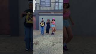 Y Moves South African Girl Dancing To Amapiano
