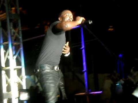 Nobody wanna see us together - AKON LIVE IN KL 2009