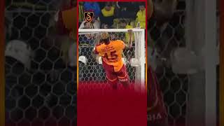 Osimhen, Fenerbahçe Tribünlerinin Önünde Takla Atıyor...