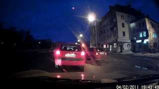 Видео Ярославль. ДТП на ул Большая Фёдоровская. Hyundai уезжает с места ДТП. от Ярослав Манулов, Большая Фёдоровская улица, Ярославль, Россия