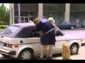 Etegi kapıya takılan kadın Etegi kapıya takılan kadın