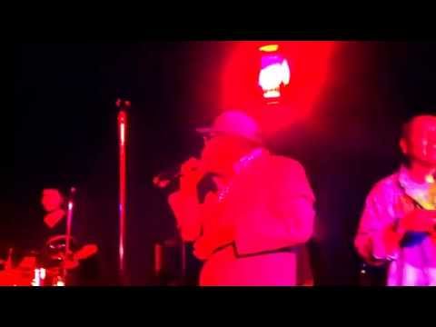 El Cantante performed by Gualberto Casas from Del Barrio