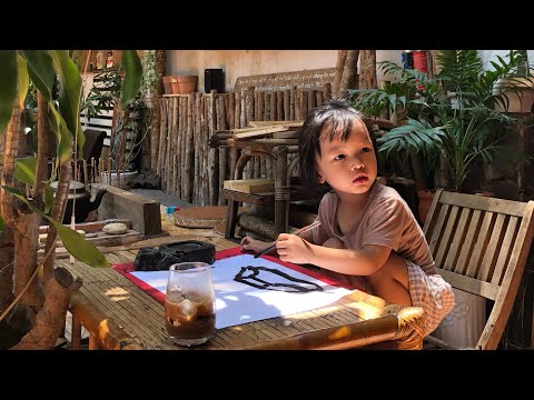 Bé trai 3 tuổi vui cùng bút lông thư pháp!