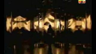 Клип Laura Pausini - Surrender