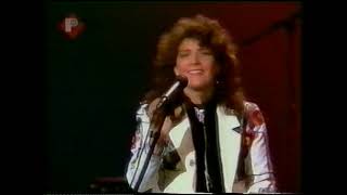 Watch Kathy Mattea Willow In The Wind video