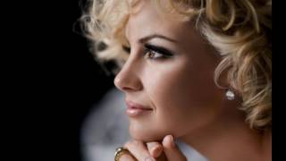 Watch Faith Hill Just About Now video