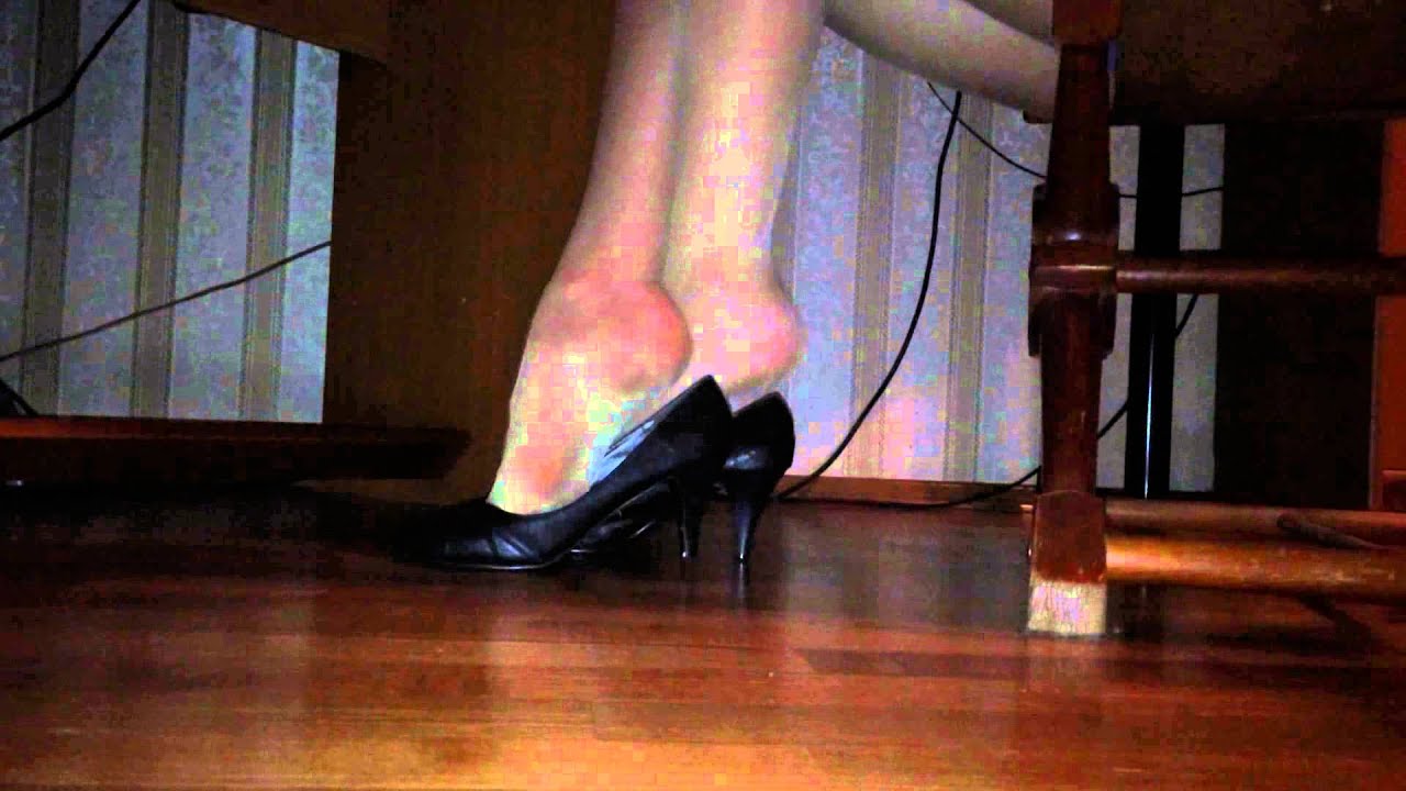 Plump pantyhose shoes showing their legs