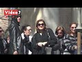 بالفيديو.. انهيار ميرفت أمين من البكاء فى جنازة والدتها
