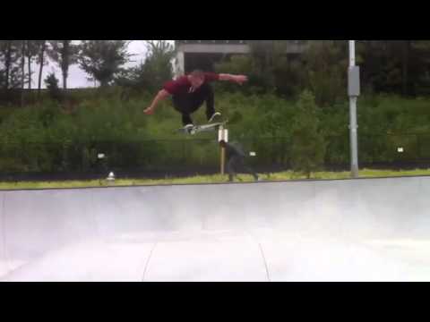 Ryan Sheckler - Huge Kickflip!!!