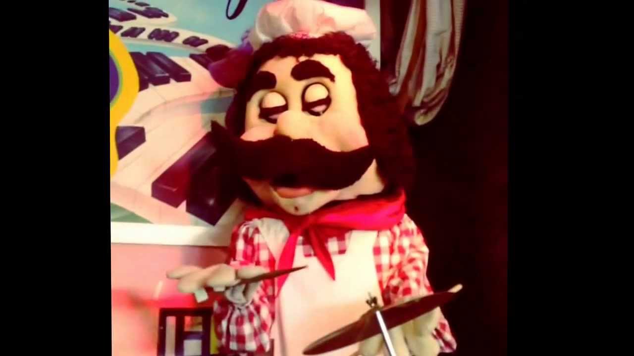 The creepy animatronic Chuck E. Cheese band performs Part 3 of 3 - YouTube
