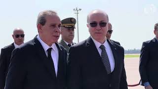 الوزير الأول يستقبل رئيس الحكومة التونسية لدى وصوله إلى الجزائر