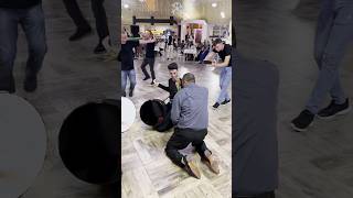 Ortam Şahane Abi̇mi̇z Kendi̇ni̇ Tutamadi