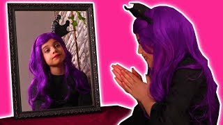 MALICE'S MAGIC MIRROR 👯 Seeing Double! - Princess Pranks - Princesses In Real Life | Kiddyzuzaa