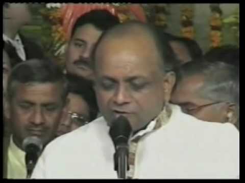 VINOD AGARWAL singing BHAJAN 2 of 1