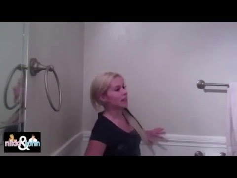 Смотреть онлайн Младшая русская сестра Вика сосет хуй брата через дырку в стене бесплатно