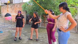 Vilma Con Todos Los Poderes Reventando La Piñata Chicas Salvadoreñas