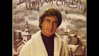 Watch Engelbert Humperdinck White Christmas video