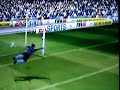Recibe Ronaldinho que la empala despues de varios pases