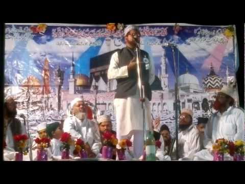 ye zamana samajhta hai zarra jise usko heera samajh kar utha...