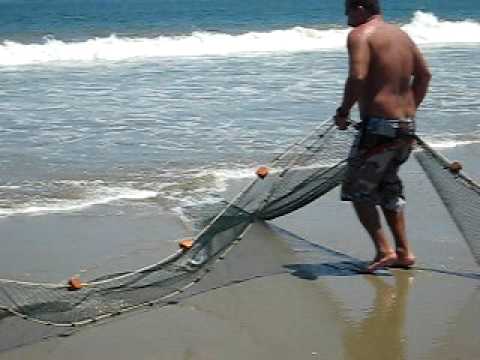 Pesca con chinchorro en la playa Los Organos